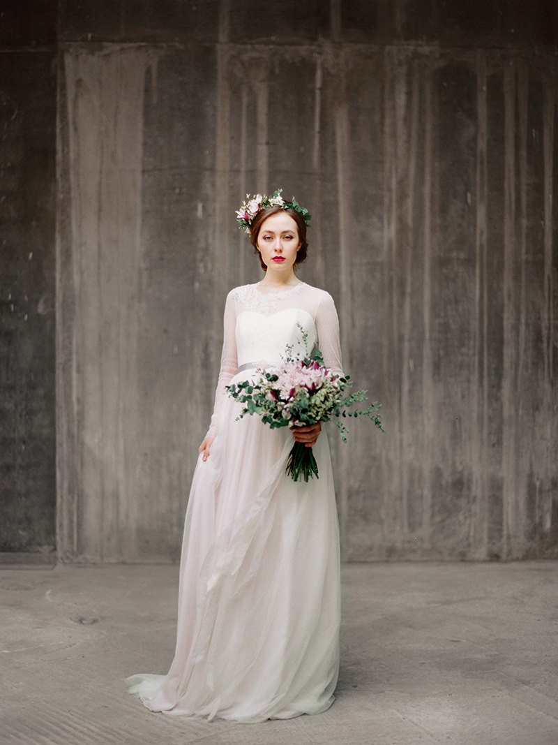 Long Sleeve Dresses Winter Weddings (by Milamira Bridal, Photo: Ksenia Milushkina) | https://emmalinebride.com/bride/dresses-winter-weddings/