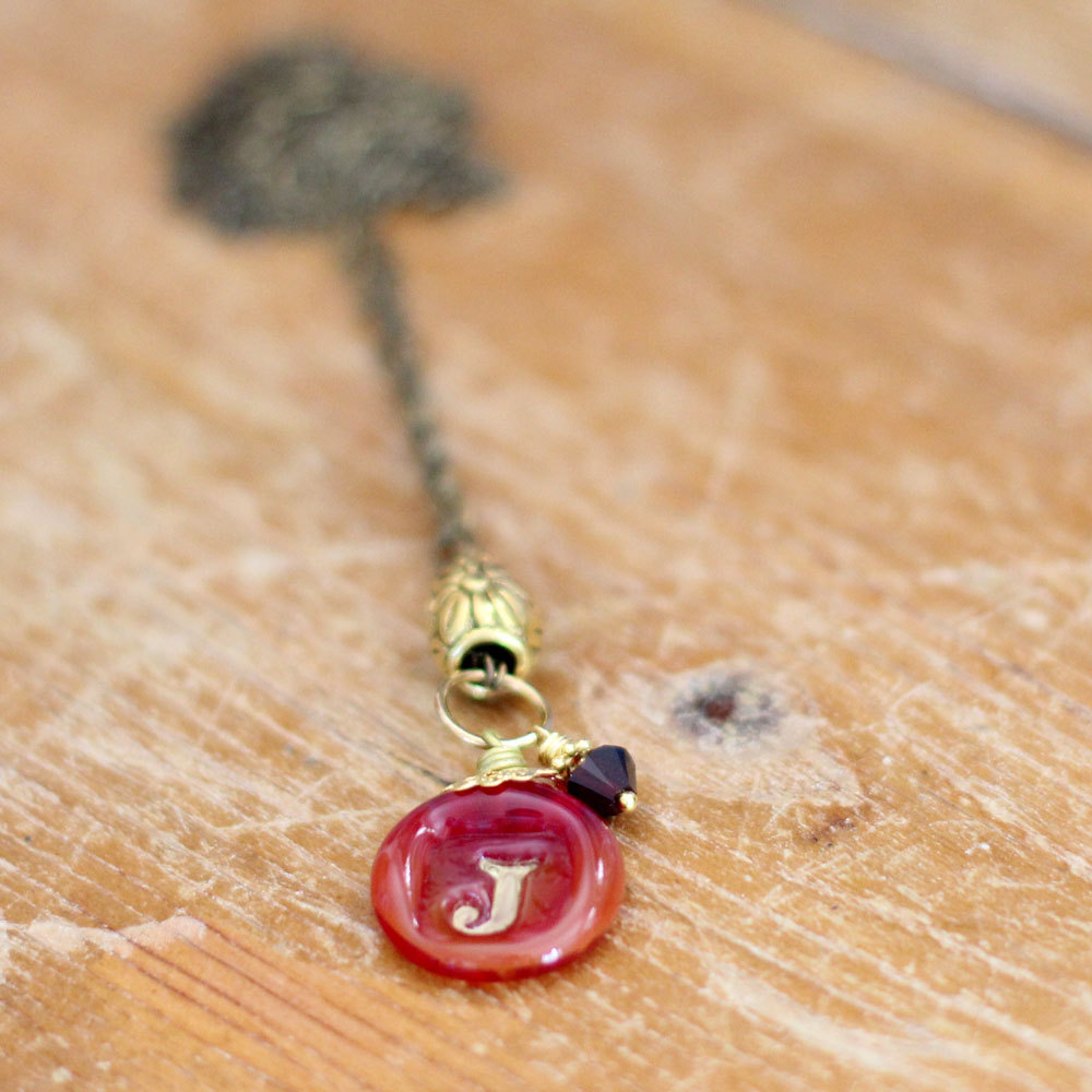 marsala pendant necklace by elise thomas designs | via https://emmalinebride.com/2015-giveaway/marsala-pendant-necklace/