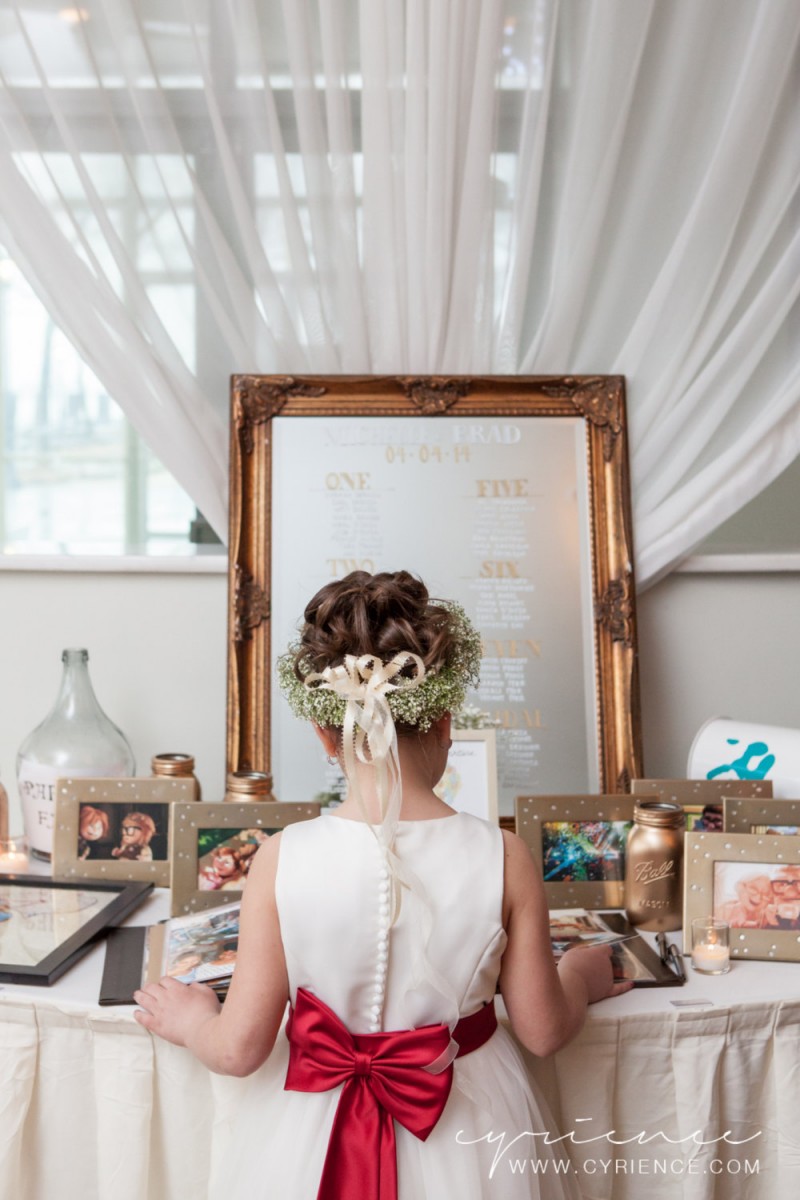 Use wedding mirror signs as decor at your wedding | photo: cyrience | https://emmalinebride.com/decor/wedding-mirror-signs/