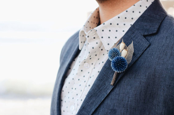 modern boutonniere | via What Kind of Boutonniere to Pick (and Why) https://emmalinebride.com/groom/what-kind-of-boutonniere/