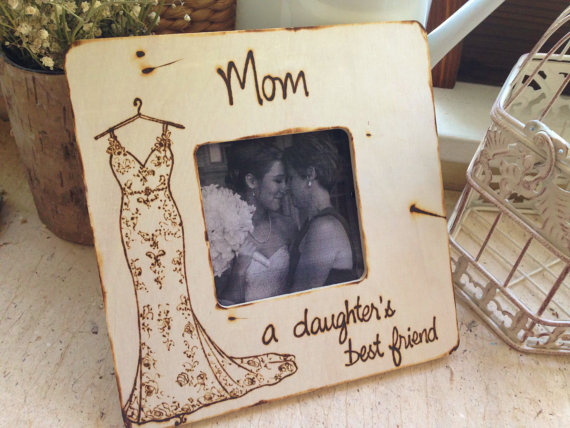 Cute photo frames for parents of the bride! | by Prince Whitaker | https://emmalinebride.com/gifts/photo-frames-for-parents-of-the-bride/