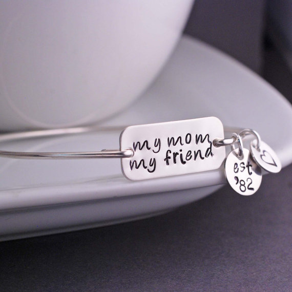 mother bangle bracelet gift idea (via Ways to Thank Parents at Your Wedding)