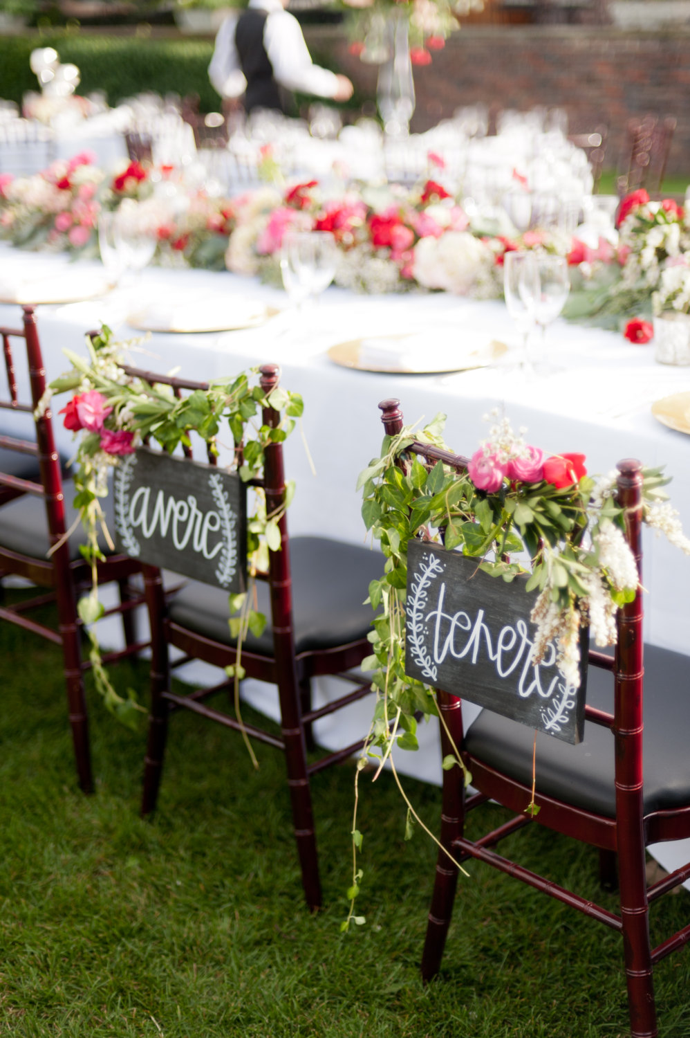 to have, to hold (in italian) chair signs | via bride and groom chair signs https://emmalinebride.com/decor/bride-and-groom-chairs/