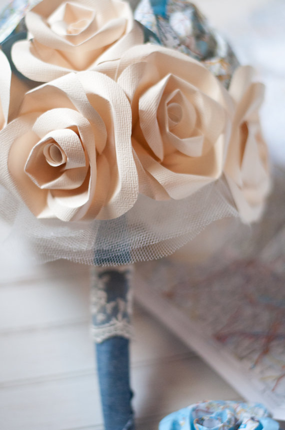 paper flower bouquet roses via 7 Paper Flower Bouquets to Pick for Weddings