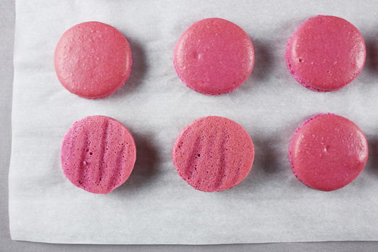 perfect macaron | via 7 Things to Know About Giving Macaron Favors https://emmalinebride.com/favors/giving-macaron-favors/