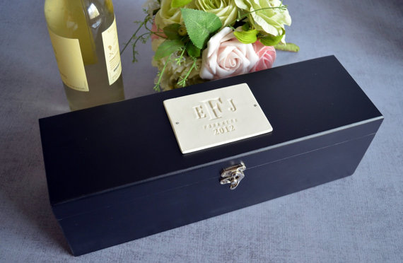 wedding gift ideas from a to z - personalized wine box by susabella