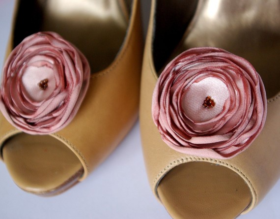 pink flower shoe clips via how to save money on shoe clips