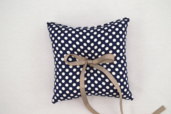 polka dot wedding ring pillow | via polka dot wedding ideas https://emmalinebride.com/themes/polka-dot-wedding-ideas-handmade/