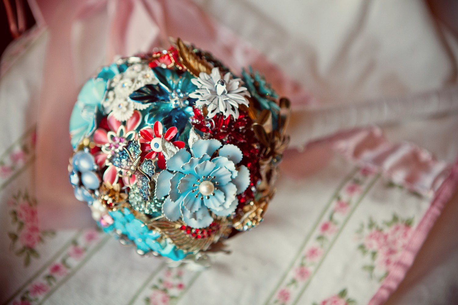 red white and blue brooch bouquet - Wedding Brooch Bouquet Ideas