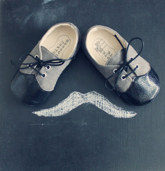 Adorable handmade wedding shoes for the ring bearer! By Bitsy Blossom.