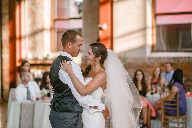 7 Wedding Song Tips for a Perfect First Dance | photo: photos by kristopher | https://emmalinebride.com/planning/wedding-song-tips