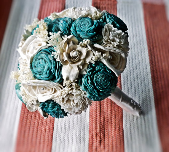 sola bouquet ivory turquoise (by Curious Crafts)