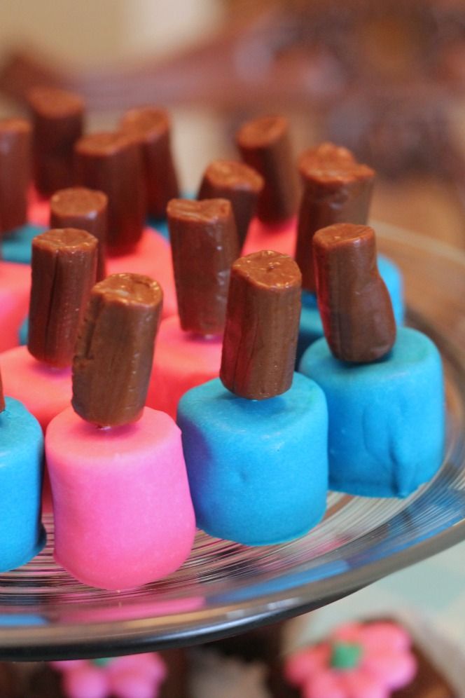 cute nail polish inspired treats made from marshmallows and tootsie rolls! cute idea. | bachelorette spa party https://emmalinebride.com/bachelorette/spa-party/