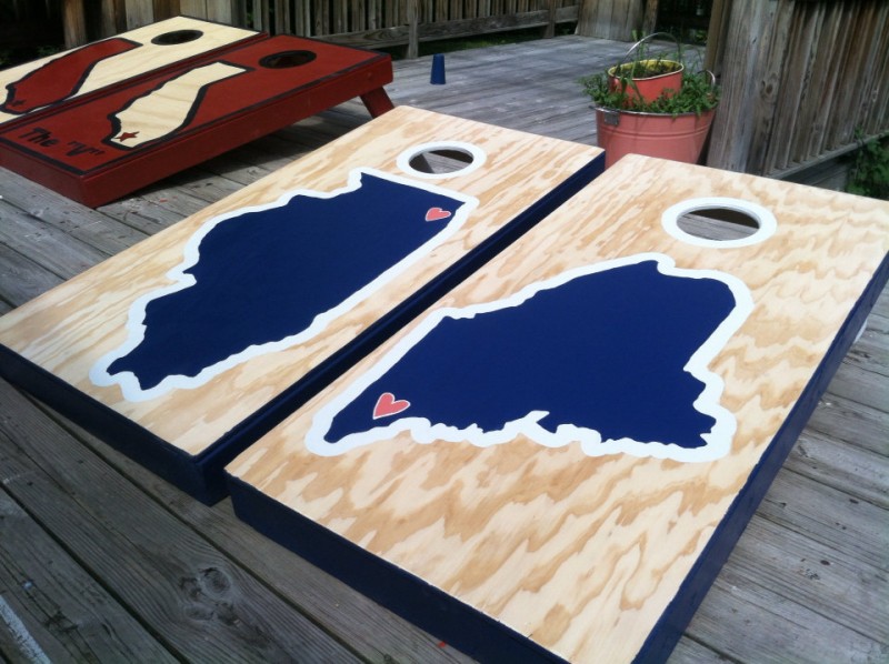 state themed corn hole boards via 25 State Ideas That Will Make Your Big Day More Awesome