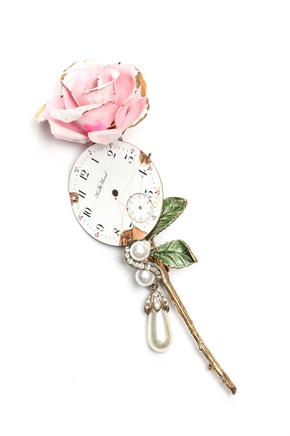steampunk boutonniere | via What Kind of Boutonniere to Pick (and Why) https://emmalinebride.com/groom/what-kind-of-boutonniere/