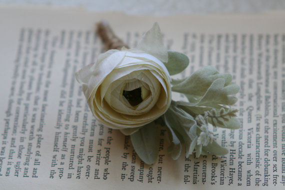 traditional ranunculus boutonniere | via What Kind of Boutonniere to Pick (and Why) https://emmalinebride.com/groom/what-kind-of-boutonniere/