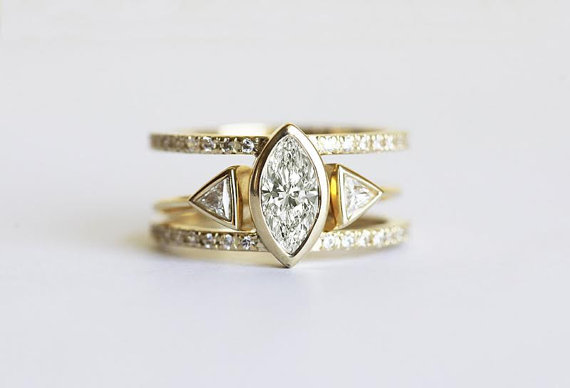 trillion diamond engagement ring set | Best Engagement Rings Etsy | via https://emmalinebride.com/jewelry/40-best-handmade-rings-ever/ ‎