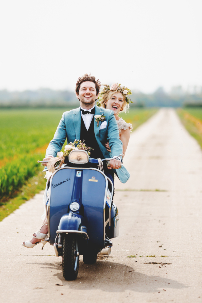 Bride and Groom on Scooter | Photo: Ross Harvey