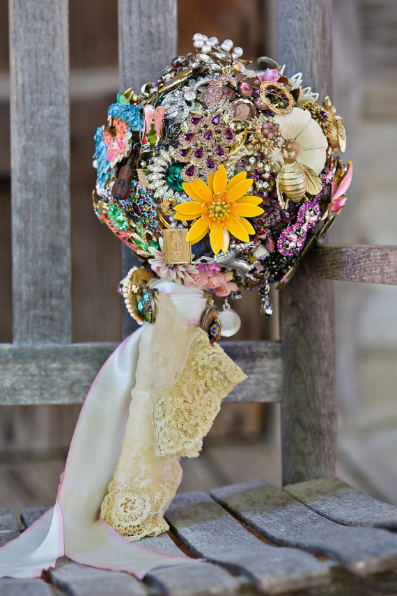 vintage brooches bouquet