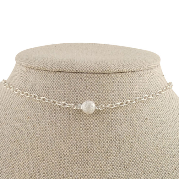 vintage inspired pearl necklace closure | pearl necklaces brides https://emmalinebride.com/bride/pearl-necklaces-brides/
