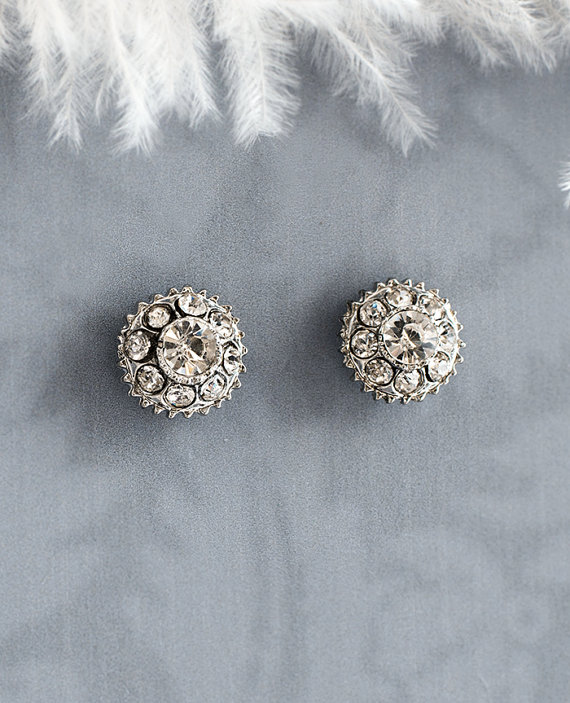 Button shape earrings | vintage bridal earrings | https://emmalinebride.com/bride/vintage-inspired-bridal-earrings