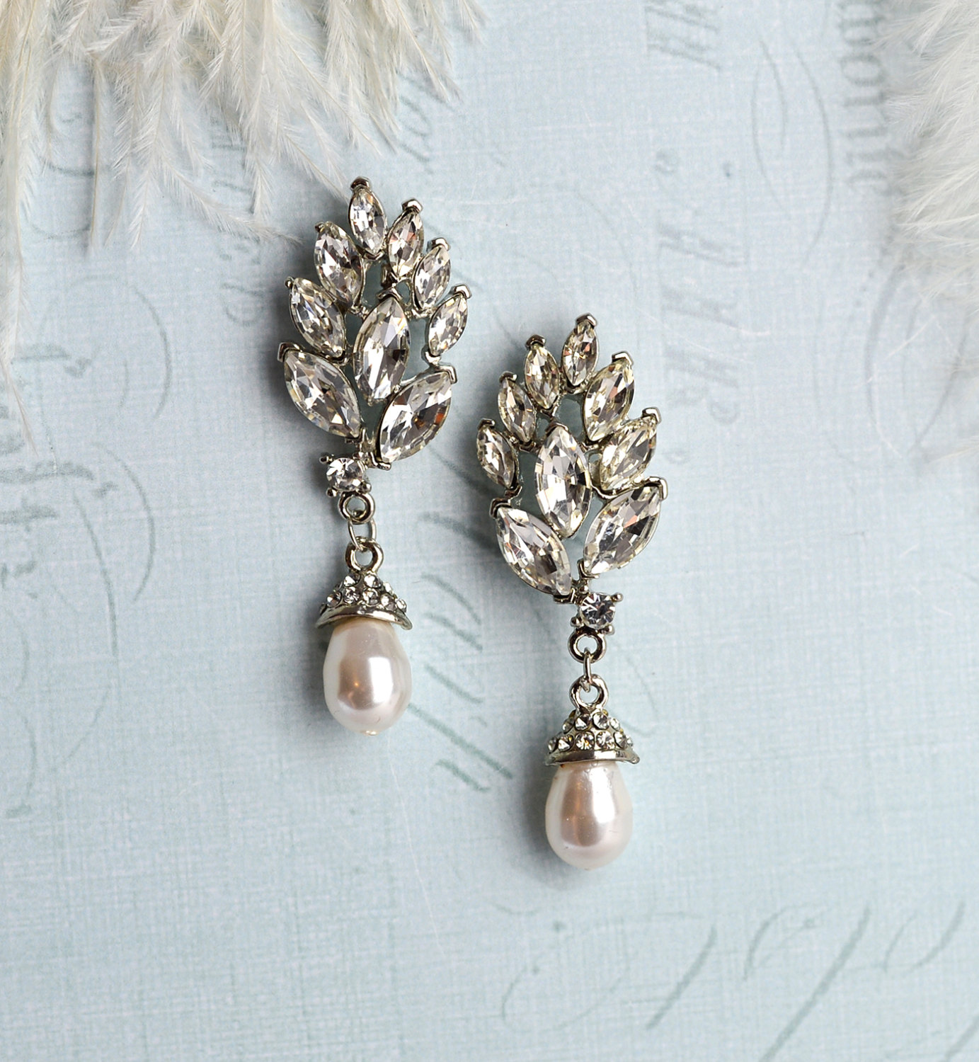 vintage style bridal earrings with pearl