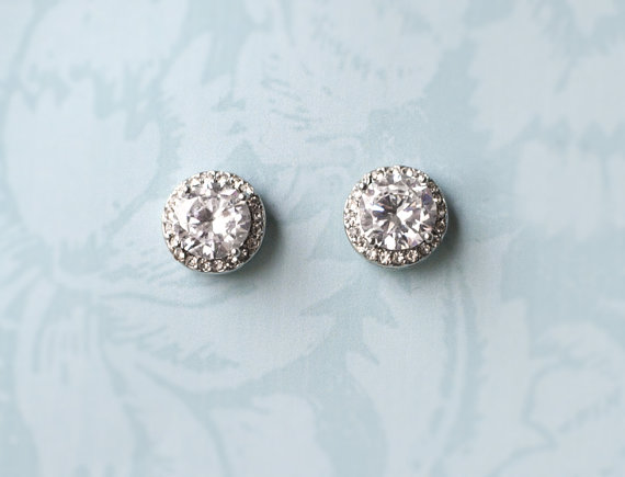 Vintage inspired bridal earrings: button style | http://emmalinebride.com/bride/vintage-inspired-bridal-earrings
