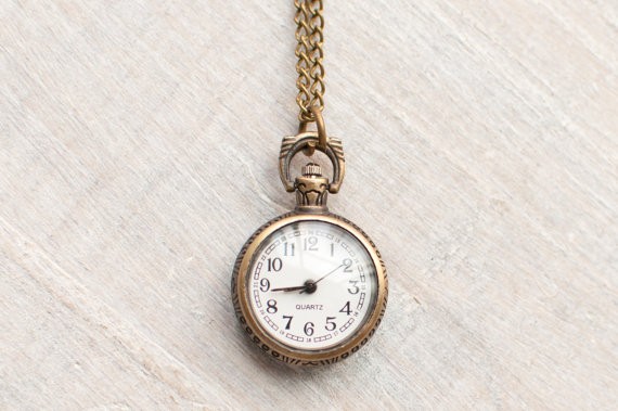 vintage watch necklace | via http://emmalinebride.com/planning/tips-to-be-on-time/