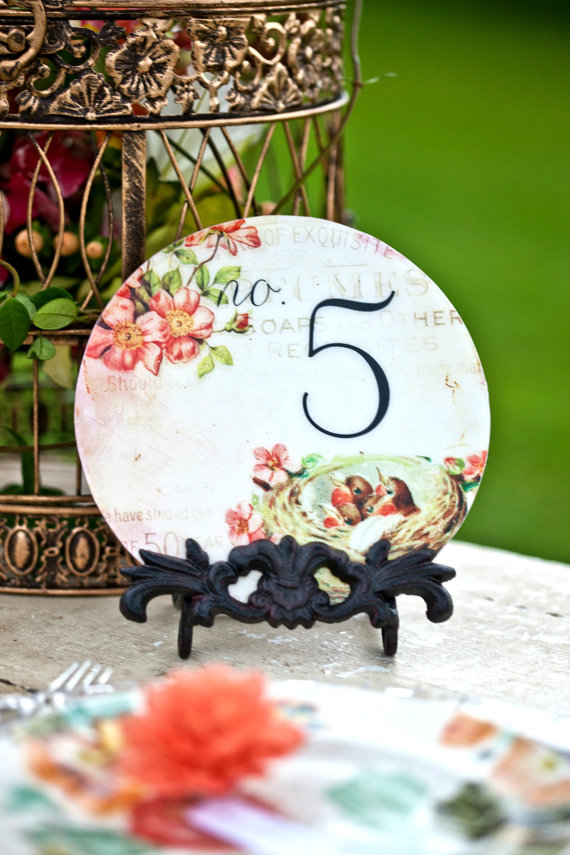 Utilize your theme (via Table Number Mistakes to Avoid)