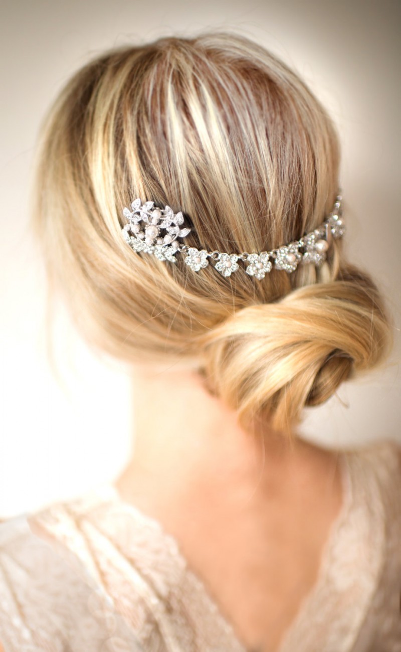 wedding hair chain | bridal hair chain | via https://emmalinebride.com/bride/bridal-hair-chain/