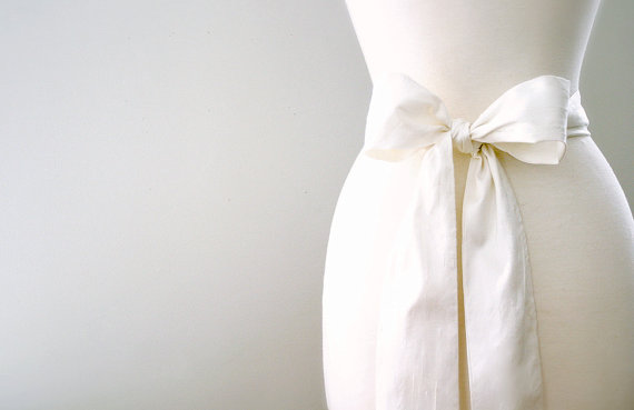 8 Ideas for Something Old, New, Borrowed, Blue (via EmmalineBride.com) - Dress Sash by Eclu