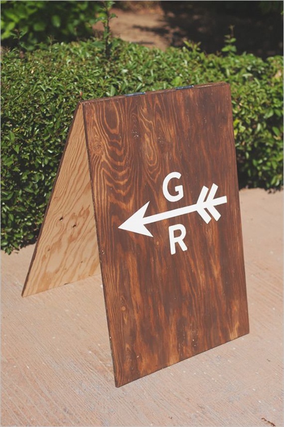 wedding sign arrows via 7 Wood Wedding Signs You'll Want to Steal