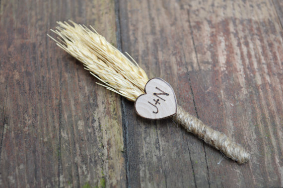 wheat boutonniere for rustic wedding | via What Kind of Boutonniere to Pick (and Why) https://emmalinebride.com/groom/what-kind-of-boutonniere/