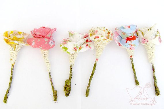 fabric boutonnieres for bohemian wedding | via What Kind of Boutonniere to Pick (and Why) https://emmalinebride.com/groom/what-kind-of-boutonniere/