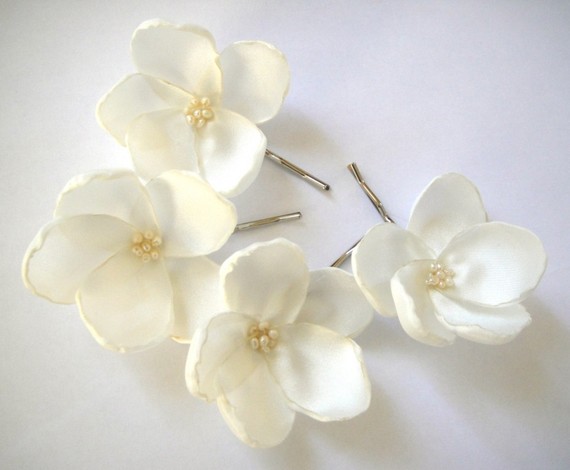 white rosebud hair pins giveaway