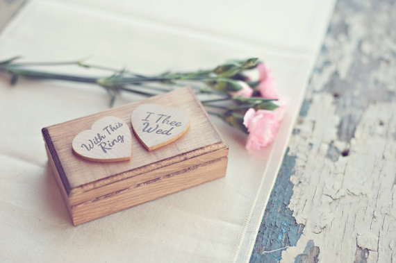 8 Fresh Rustic Wedding Decor Ideas - ring box (by PNZ Designs, photo: Melania Marta Photography)