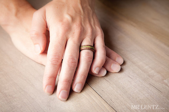 wood-wedding-rings-hand